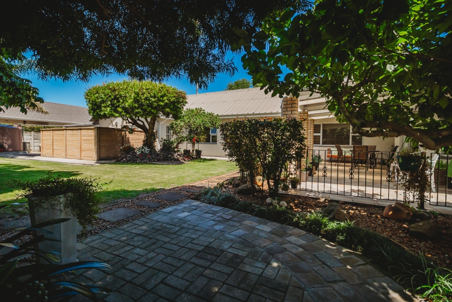 5 Bedroom Property for Sale in Heather Park Western Cape